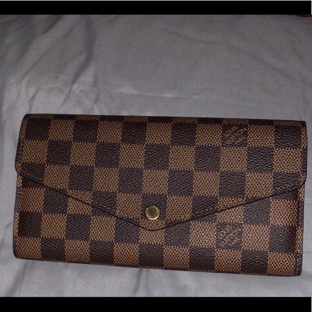 Authentic Louis Vuitton Sarah Wallet